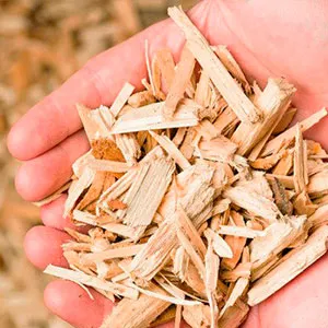 Хвойная щепа оптом в Южно-Сахалинске и других различных марок заказать от 16 тонн